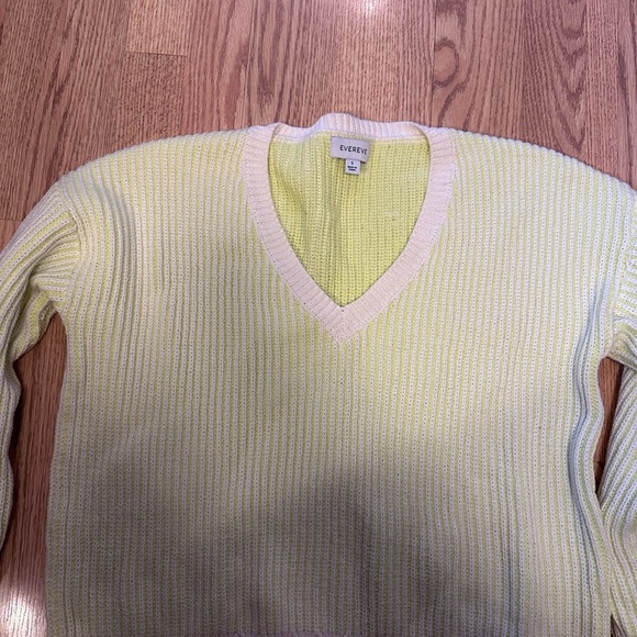 Long Sleeve Chunky Knit Sweater Size Small - Picture 5 of 6